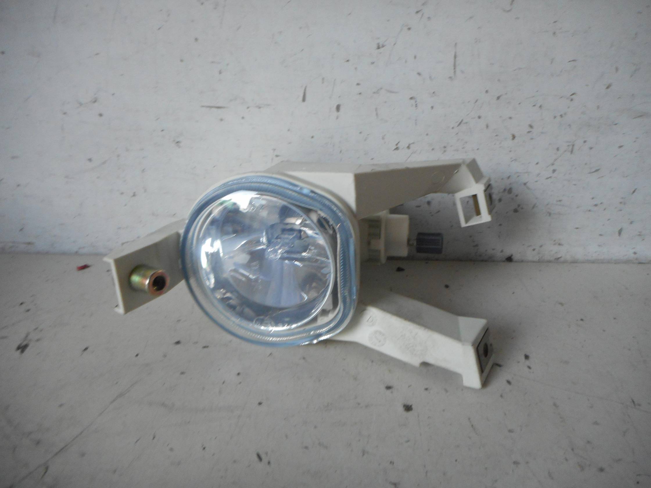 Proiettore fendinebbia sx.